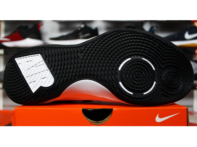 Nike Air Versitile IV - Баскетбольные Кроссовки